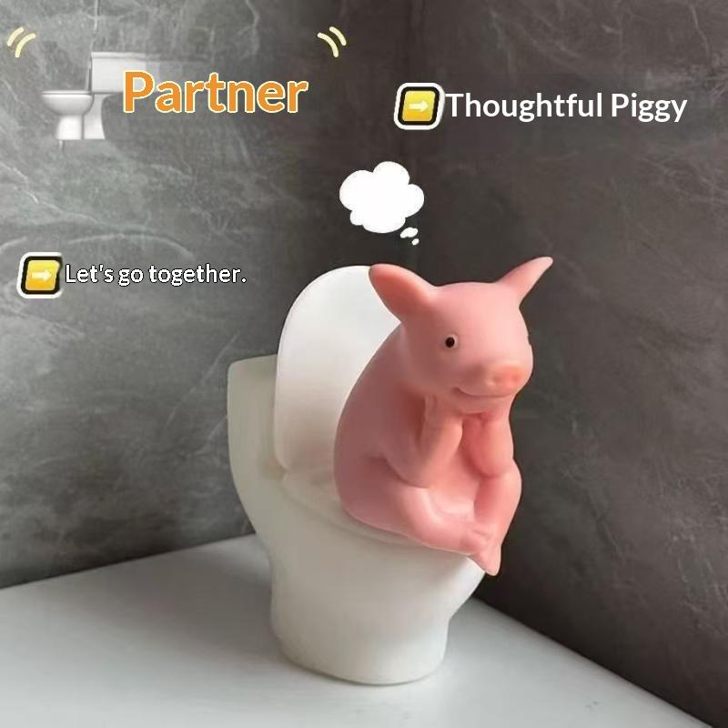 Jet Home Bathroom - Милая свинка, сидящая на унитазе —